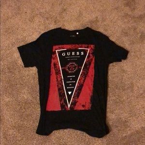 Men’s Guess shirt